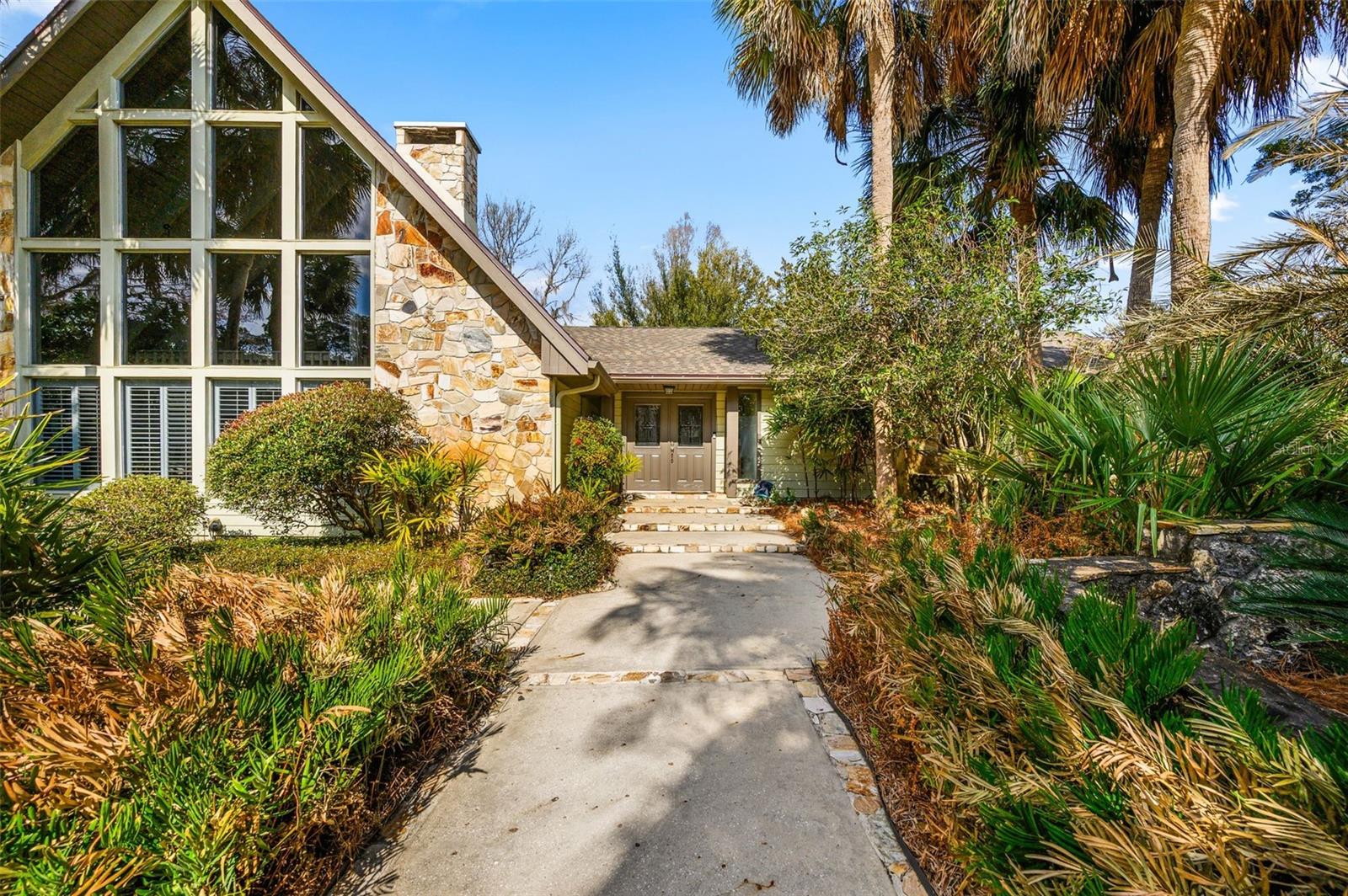 COUNTRY CLUB MANOR - Residential