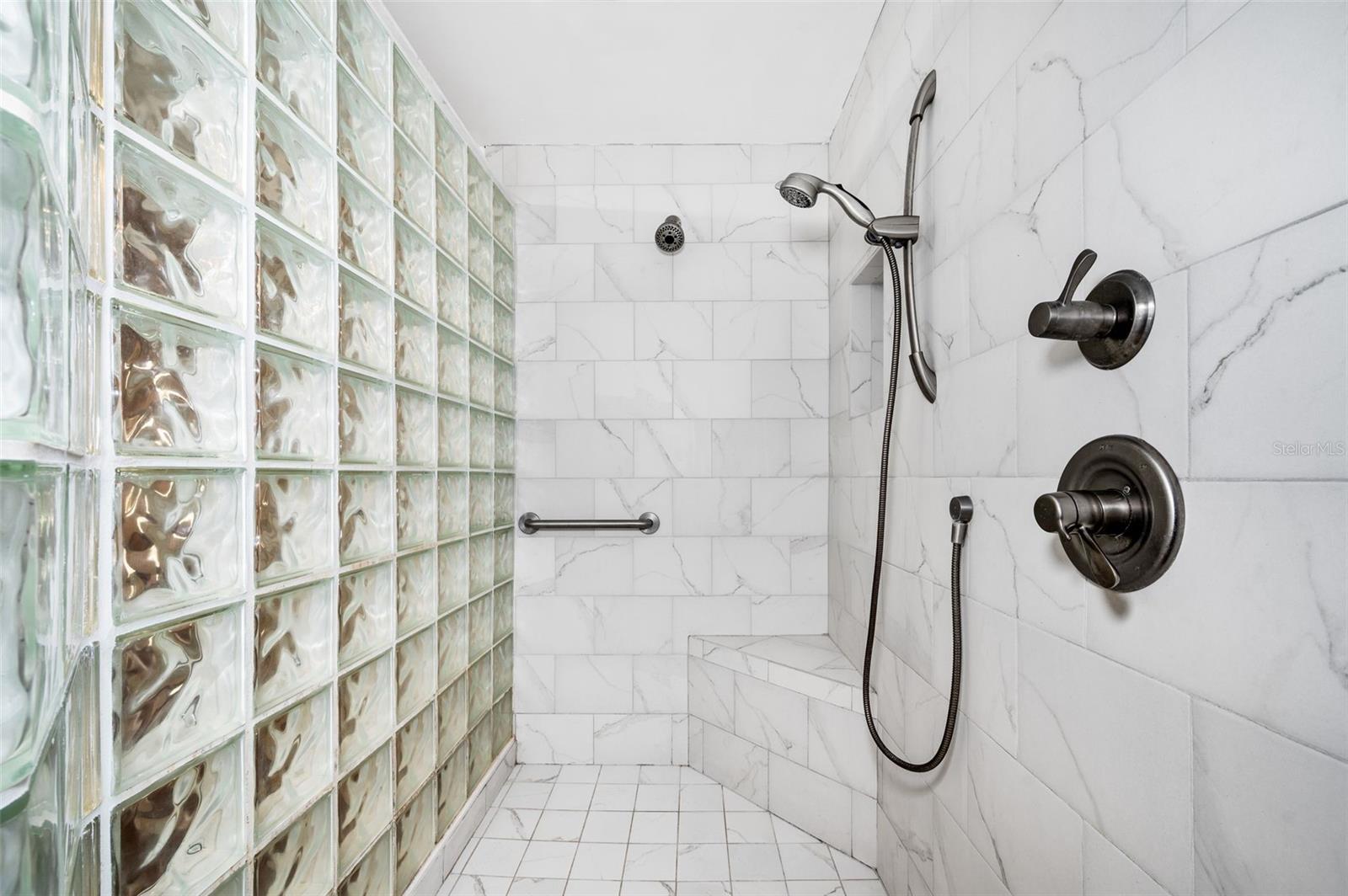 COUNTRY CLUB MANOR - Residential