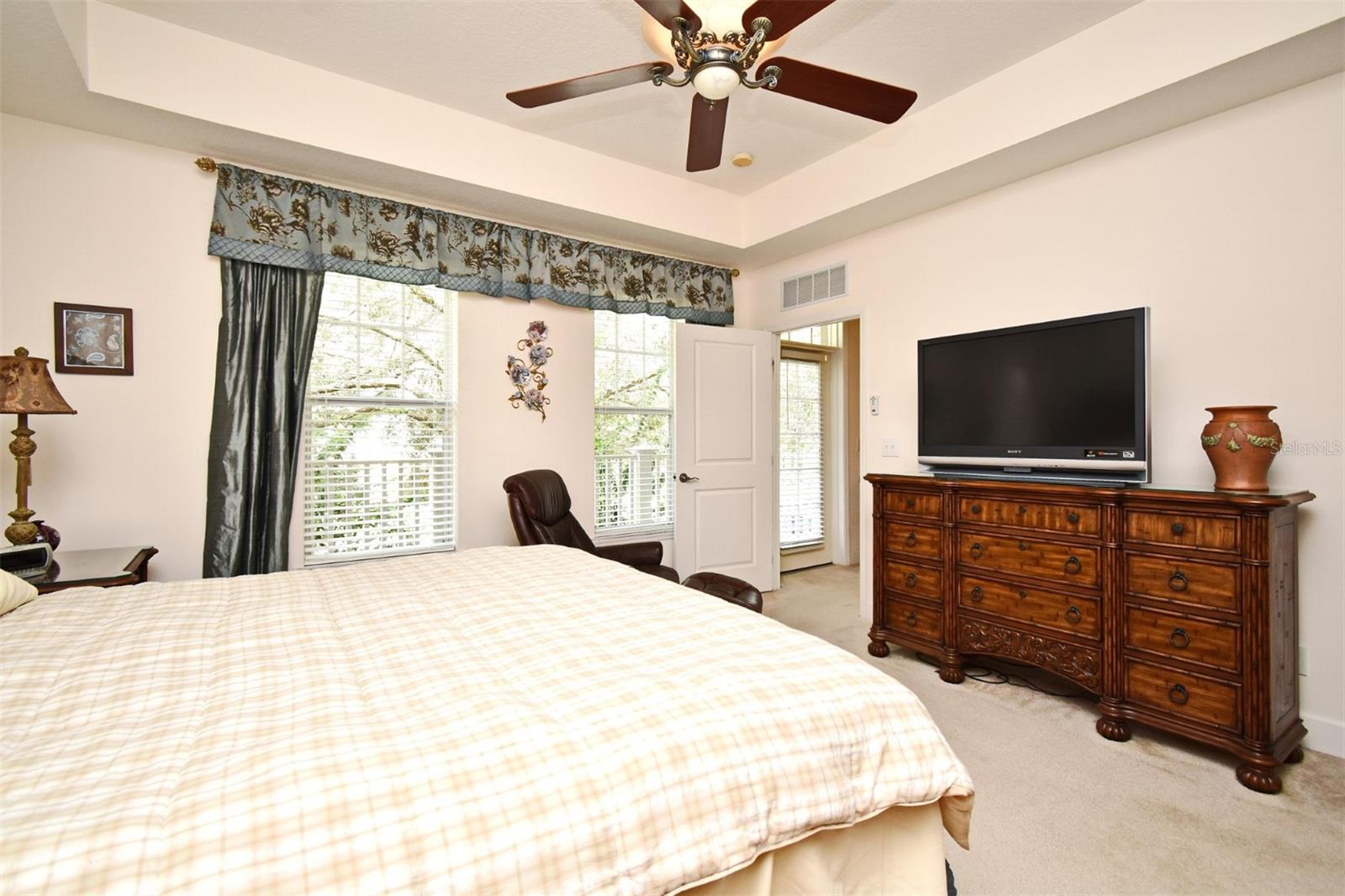 ARTISAN CLUB CONDO PH 1 - Residential