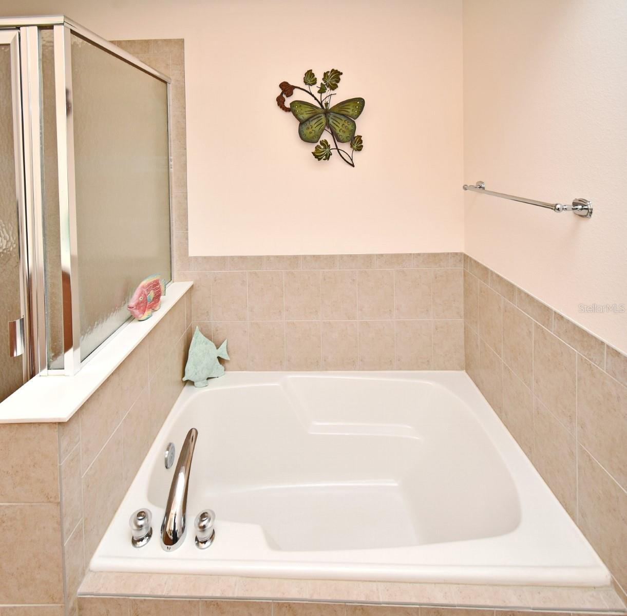 ARTISAN CLUB CONDO PH 1 - Residential