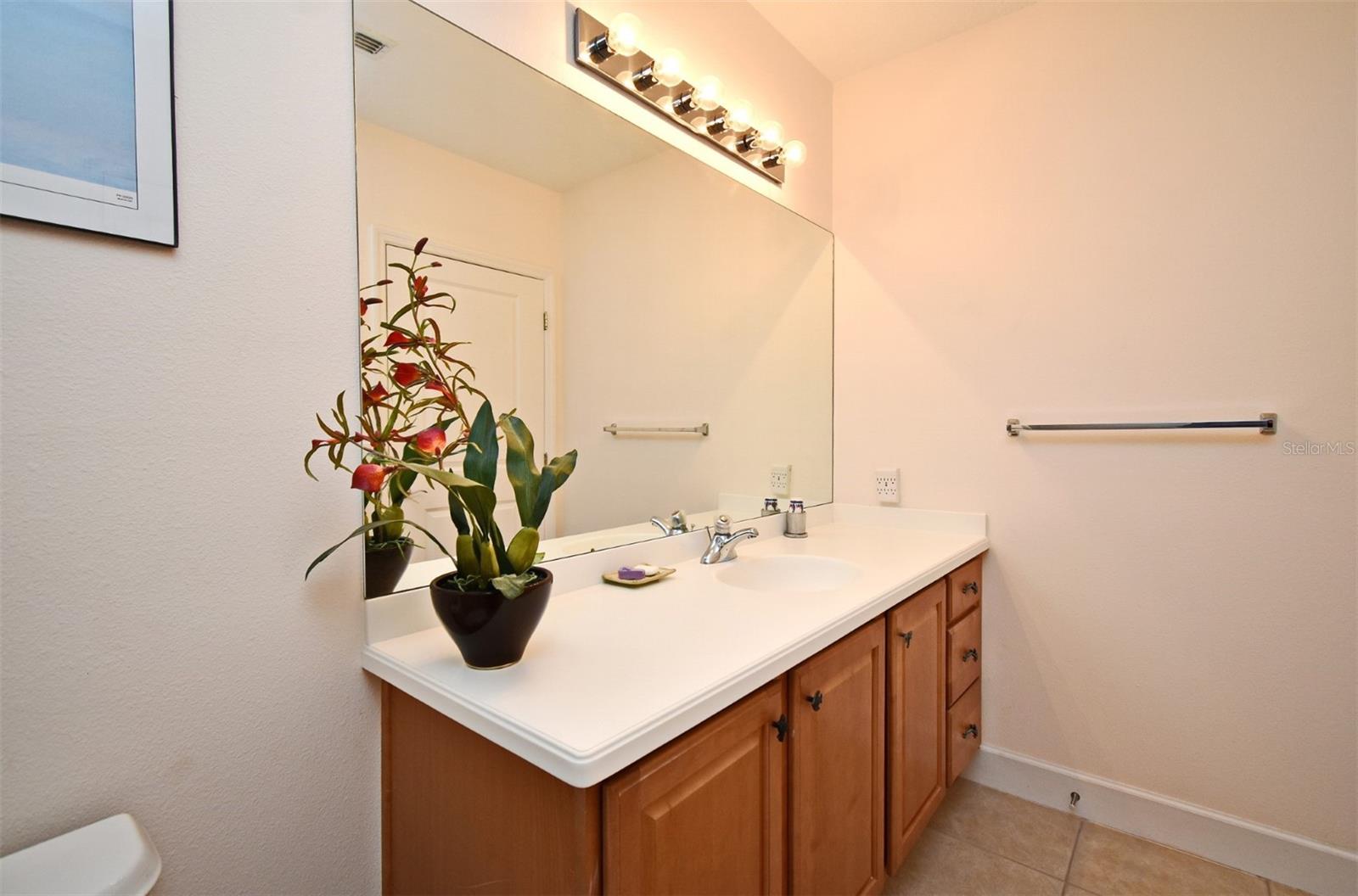 ARTISAN CLUB CONDO PH 1 - Residential