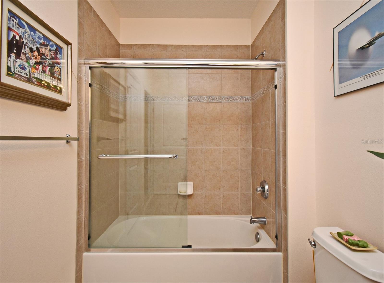 ARTISAN CLUB CONDO PH 1 - Residential