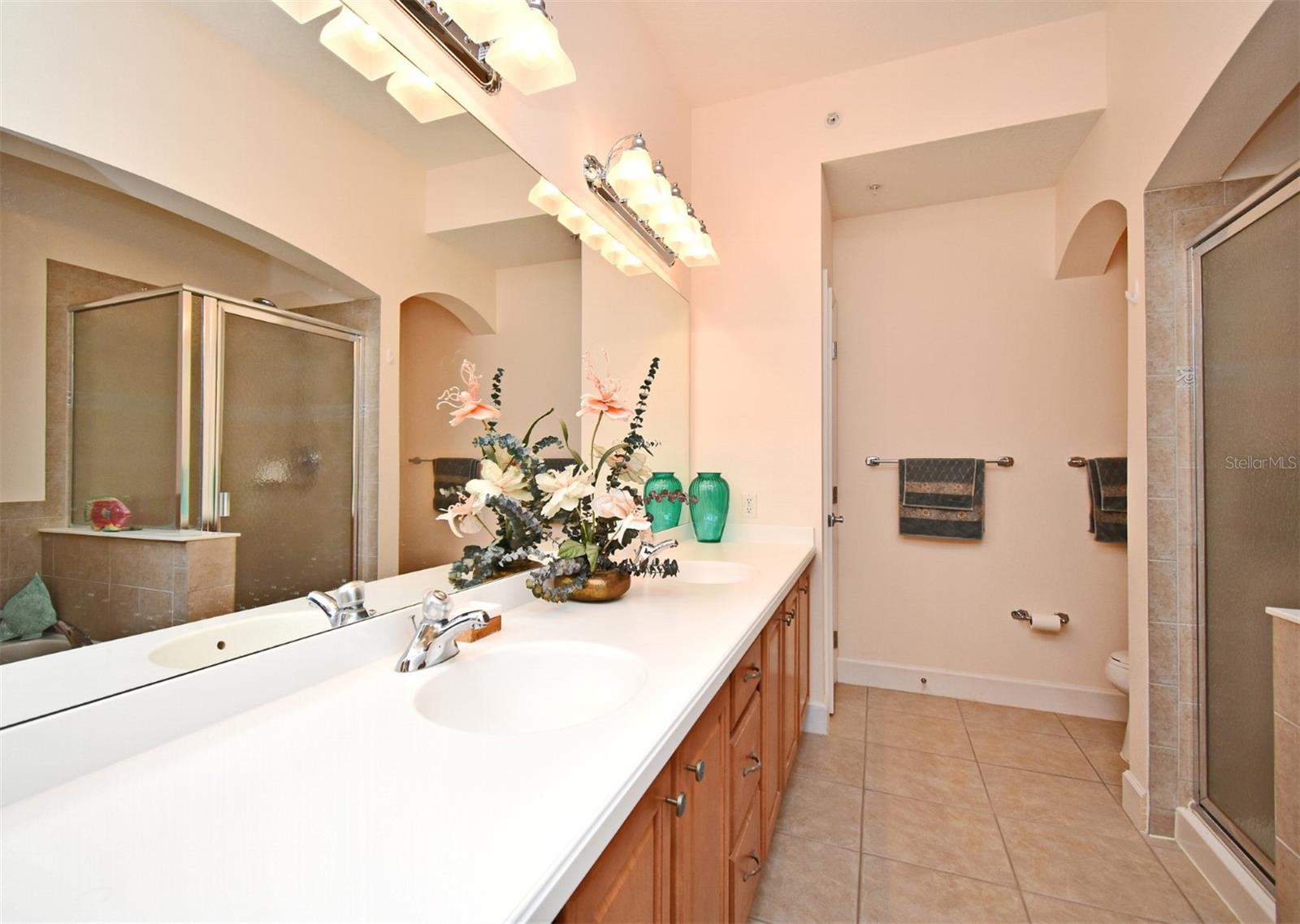 ARTISAN CLUB CONDO PH 1 - Residential