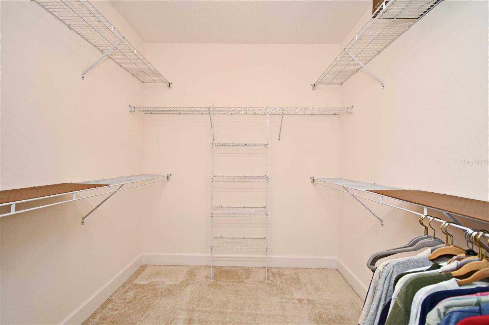 ARTISAN CLUB CONDO PH 1 - Residential