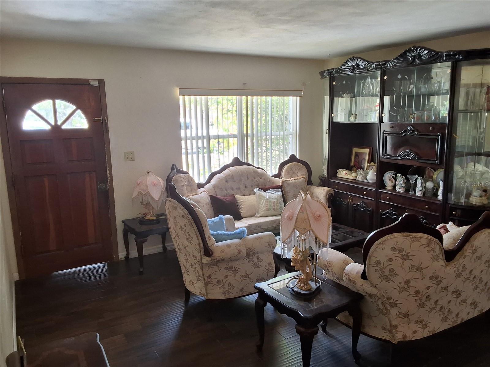 4930 HERNANDES DRIVE