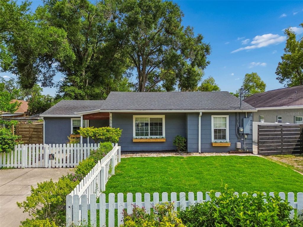 Photo of 1304 E Knollwood Street, Tampa, FL 33604 (MLS # TB8507912)