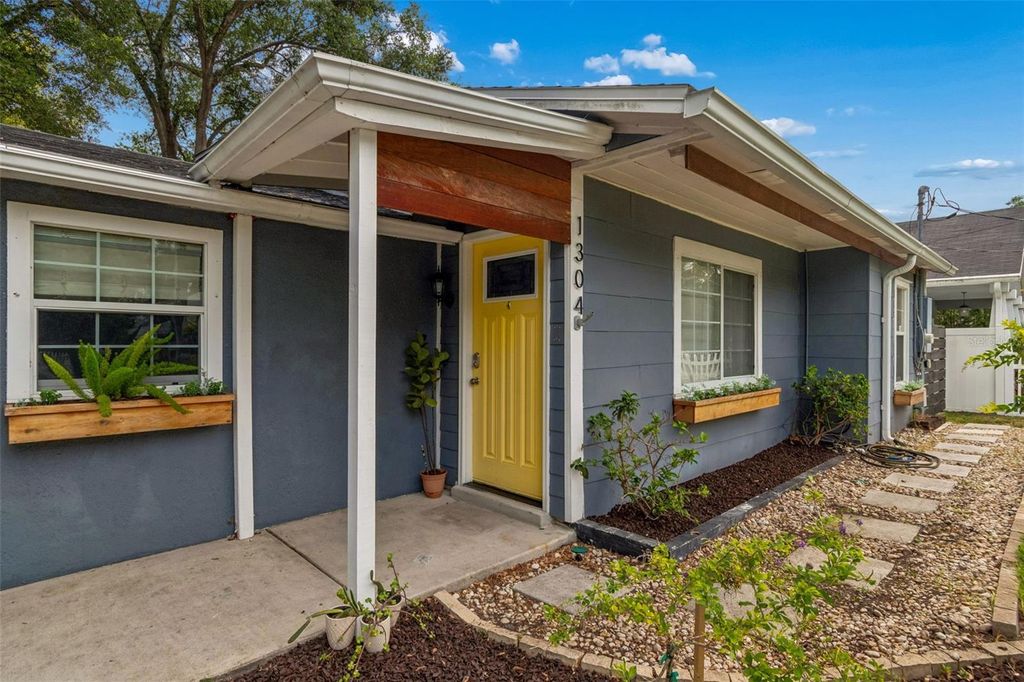 Photo of 1304 E Knollwood Street, Tampa, FL 33604 (MLS # TB8507912)