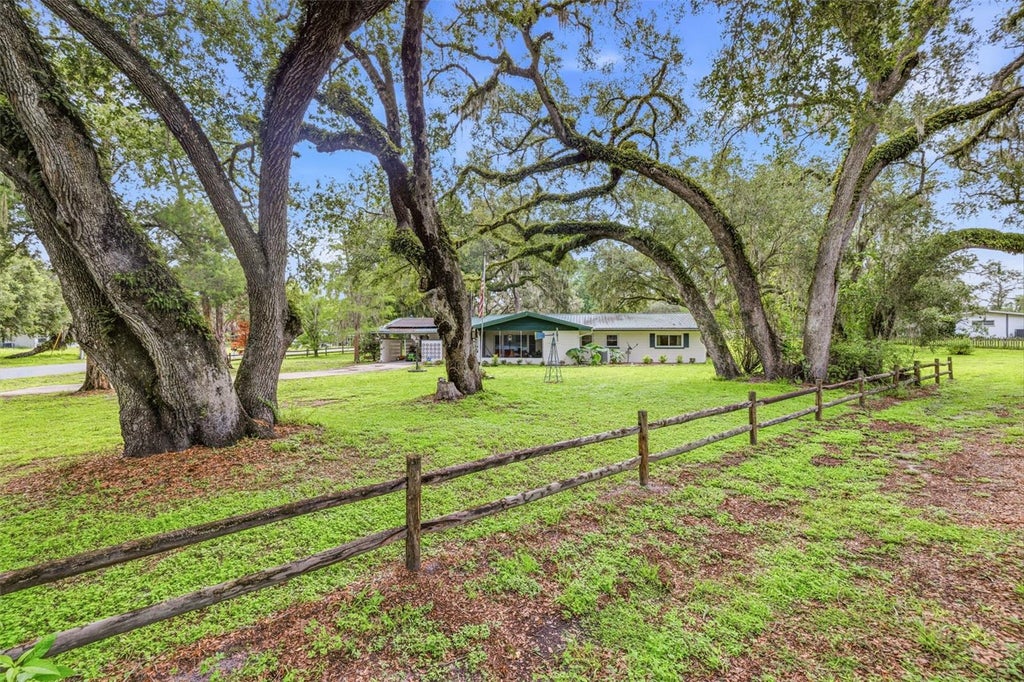 Photo of 34746 Gardenia Way, Dade City, FL 33523 (MLS # TB8531659)