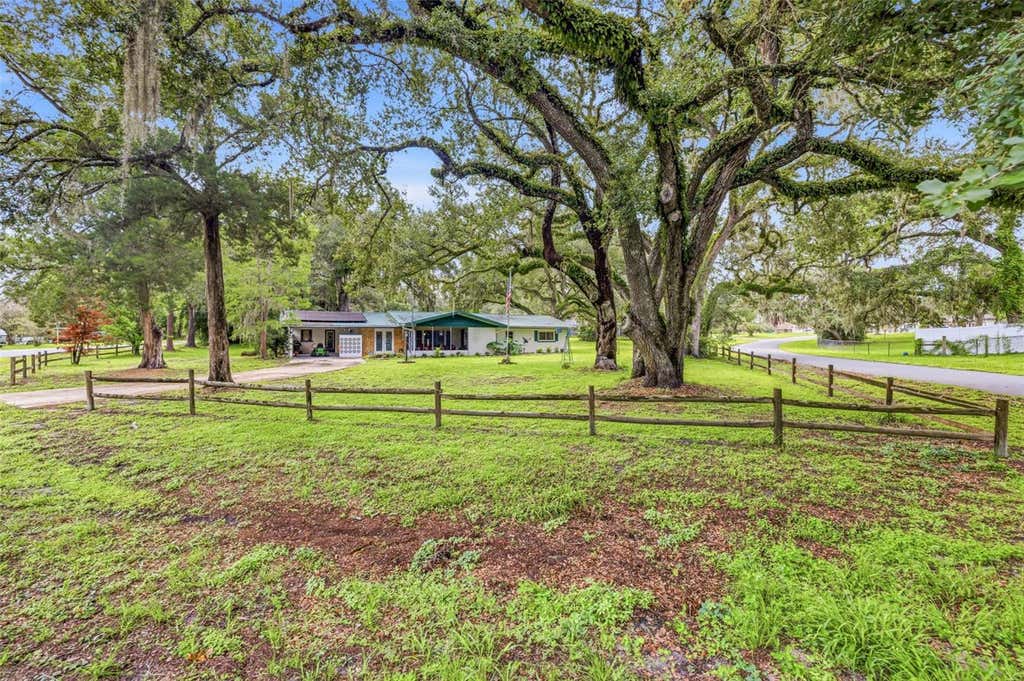 Photo of 34746 Gardenia Way, Dade City, FL 33523 (MLS # TB8531659)