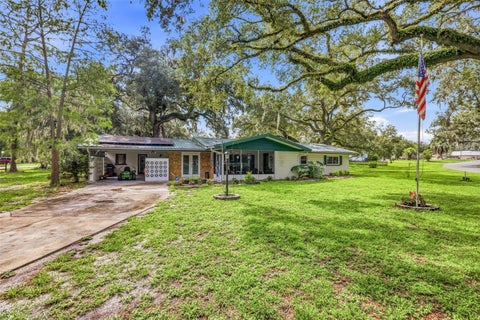 Photo of 34746 Gardenia Way, Dade City, FL 33523 (MLS # TB8531659)