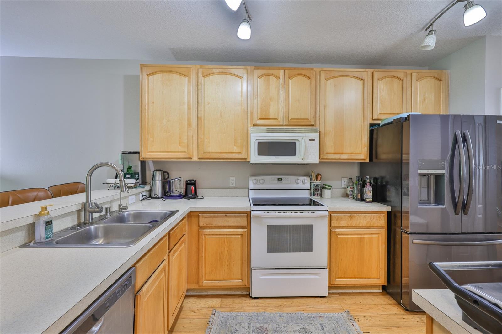 FISHHAWK RANCH TWNHMS PH - Residential