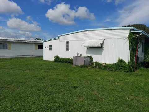 A home in PALM HARBOR