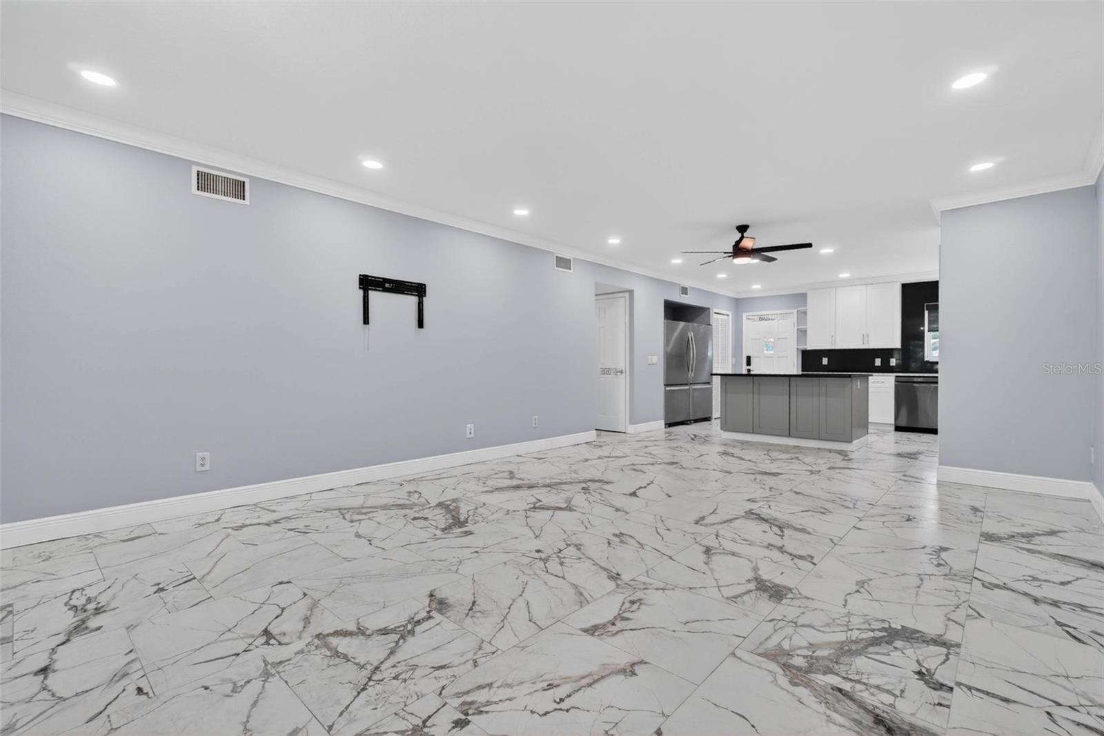 ON TOP OF THE WORLD - Residential