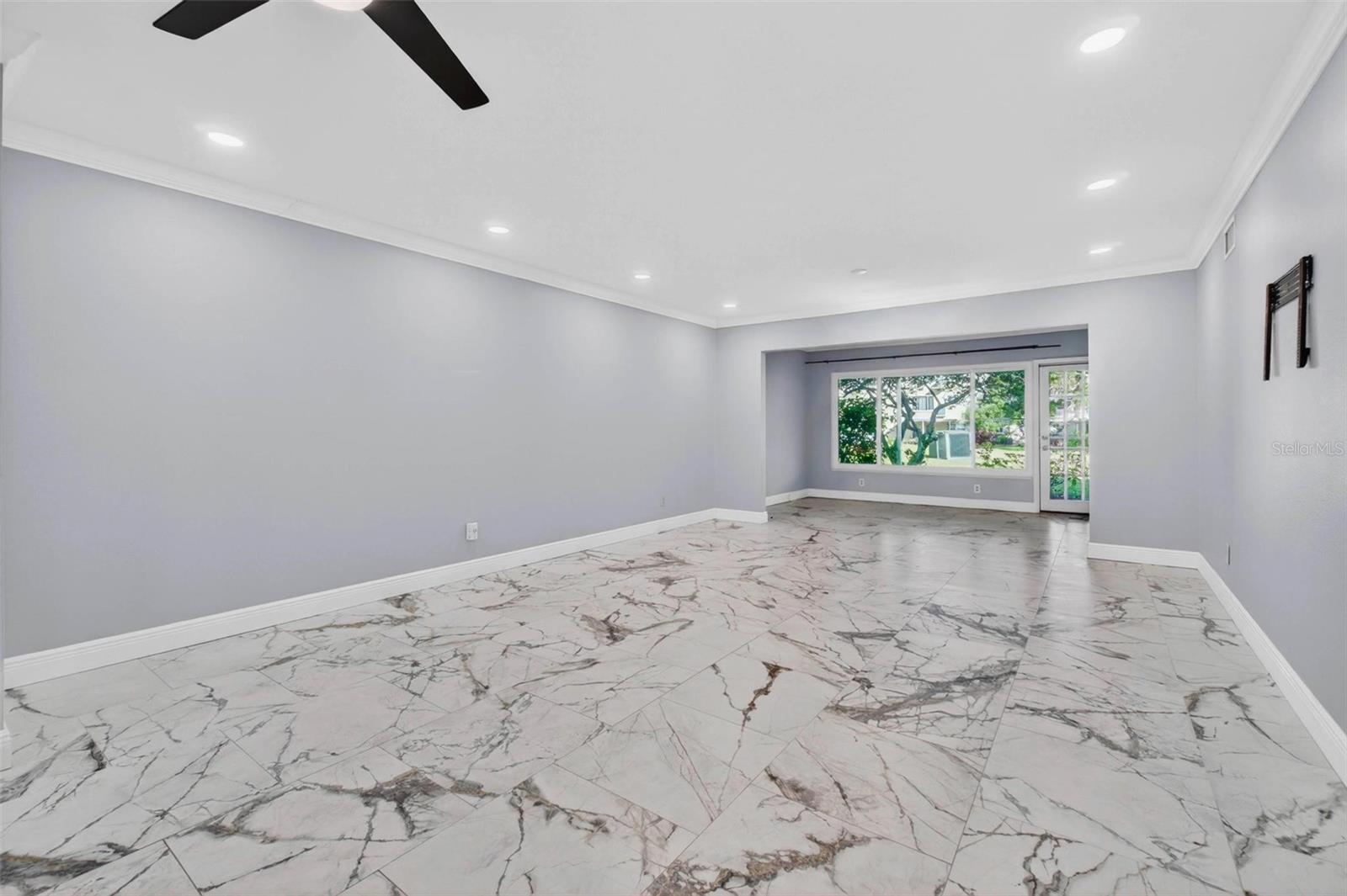 ON TOP OF THE WORLD - Residential
