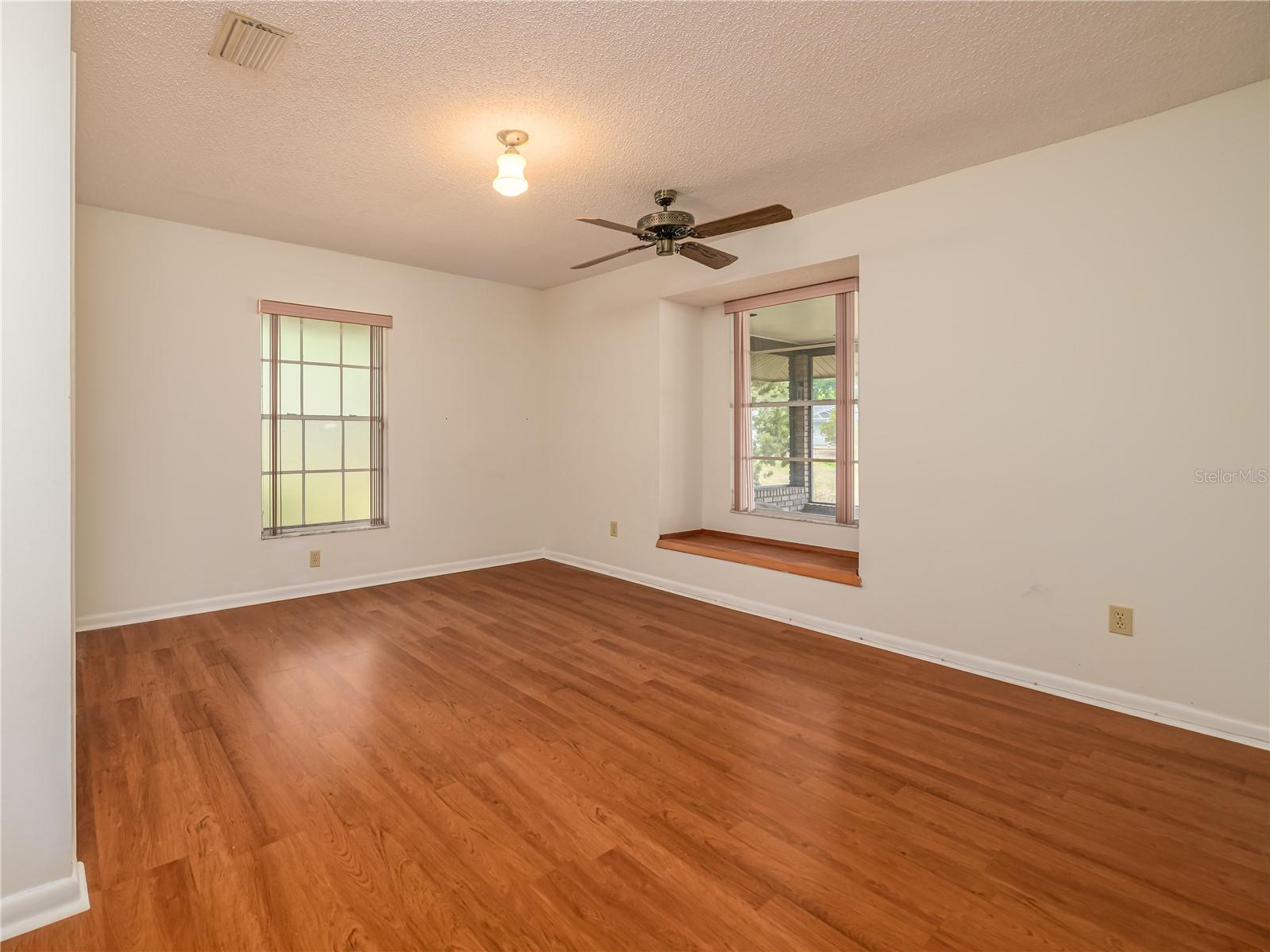 TURTLE LAKES - Residential