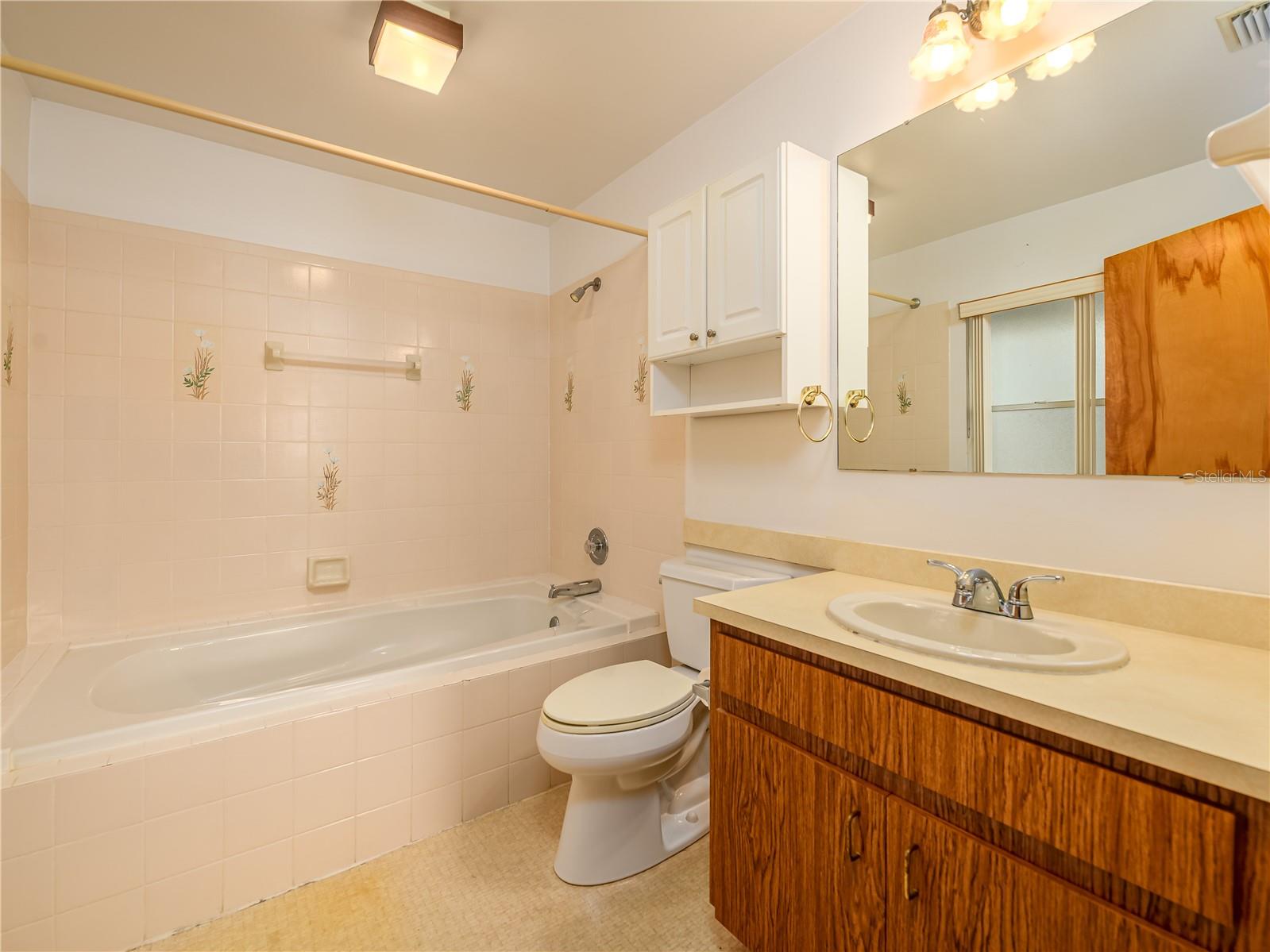 TURTLE LAKES - Residential