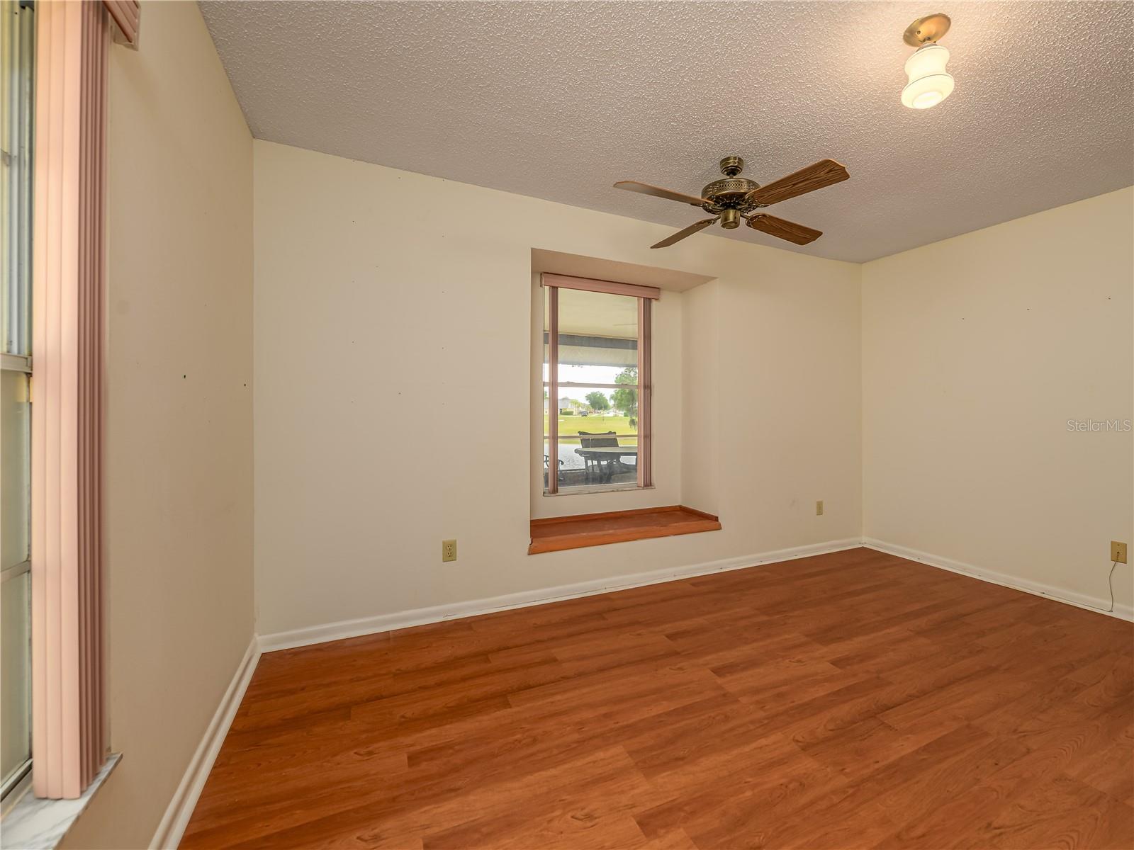 TURTLE LAKES - Residential