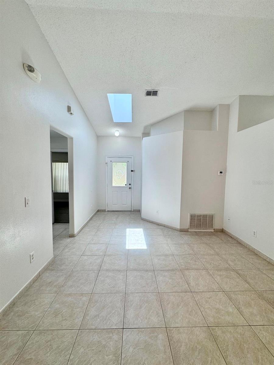 147 S ROMA WAY
