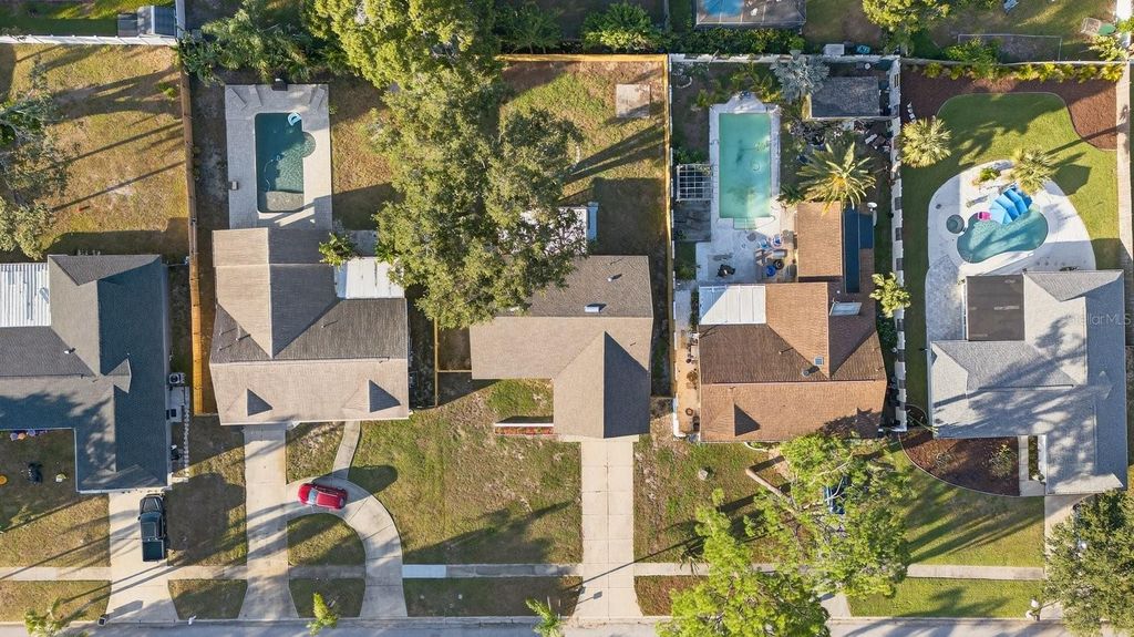 Photo of 1408 Oleander Drive, Tarpon Springs, FL 34689 (MLS # TB8440255)