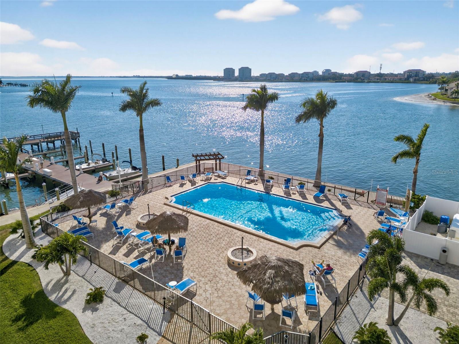 BAYWAY ISLES POINT BRITTANY FOUR - Residential