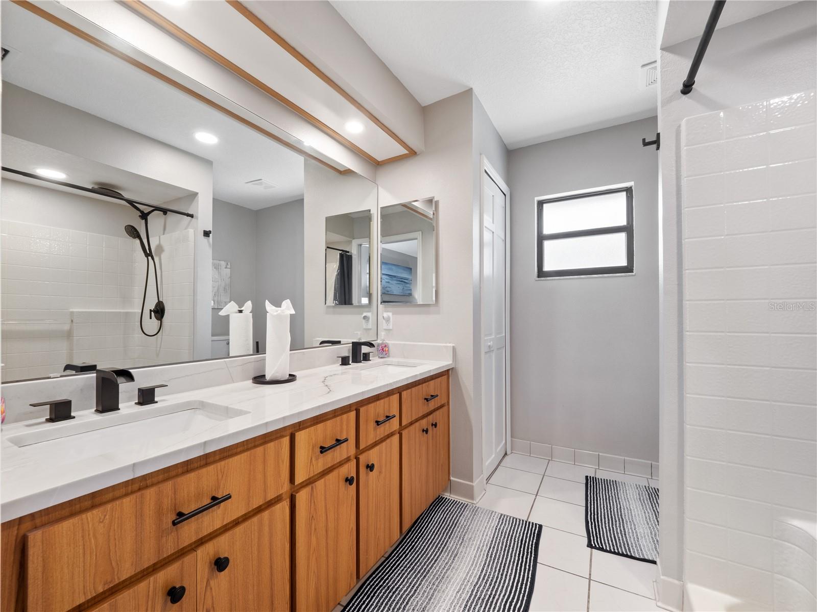 ROYAL HIGHLANDS - Residential