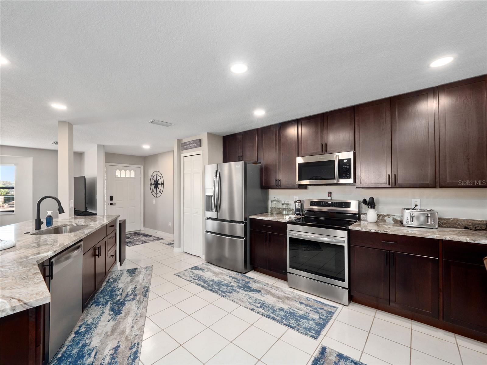 ROYAL HIGHLANDS - Residential