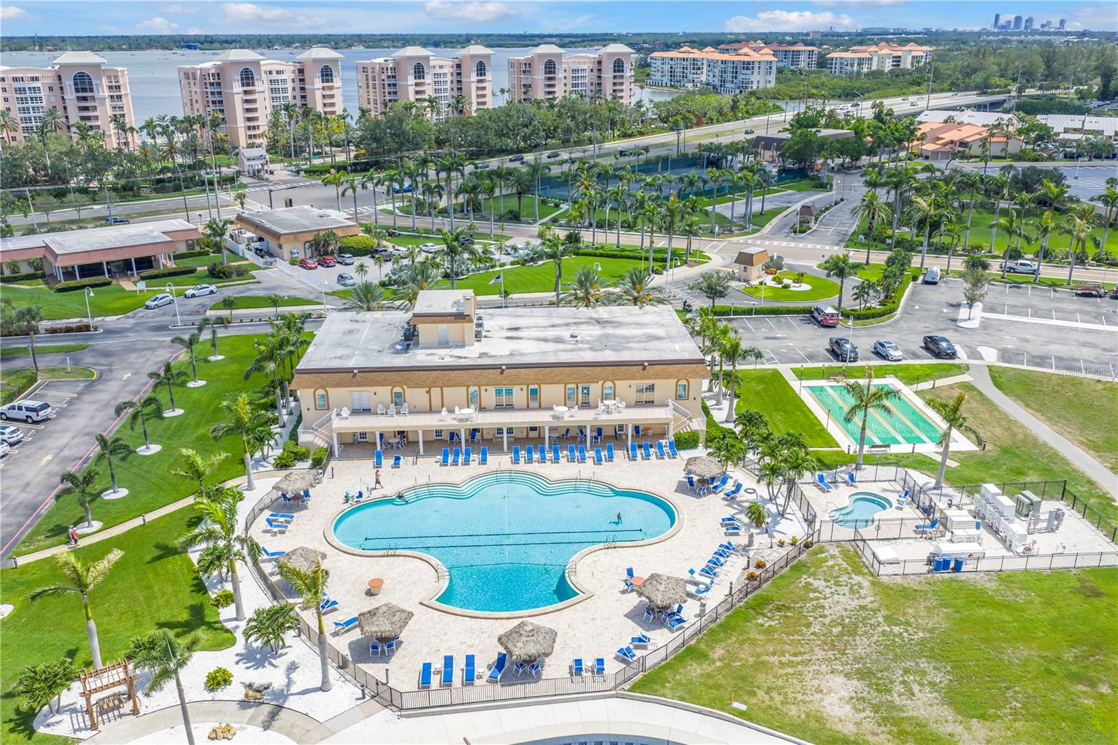 BAYWAY ISLES POINT BRITTANY FOUR - Residential