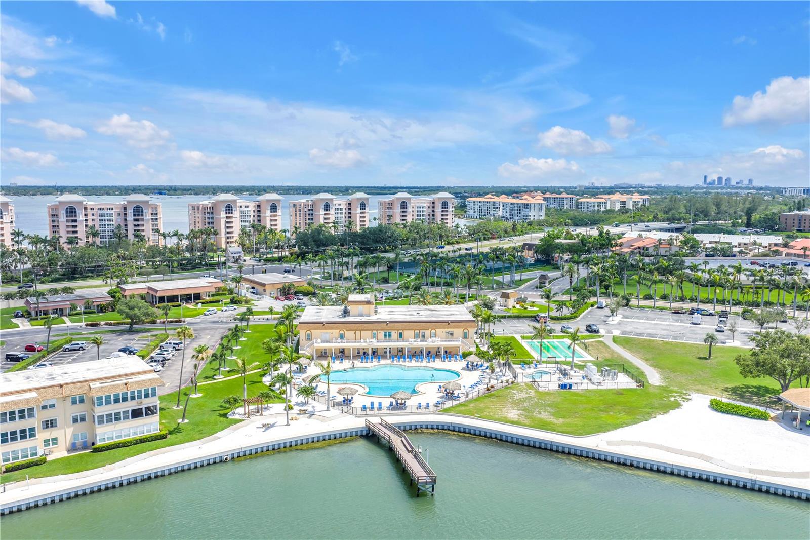 BAYWAY ISLES POINT BRITTANY FOUR - Residential