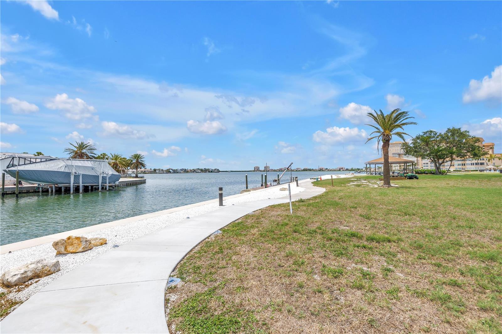 BAYWAY ISLES POINT BRITTANY FOUR - Residential