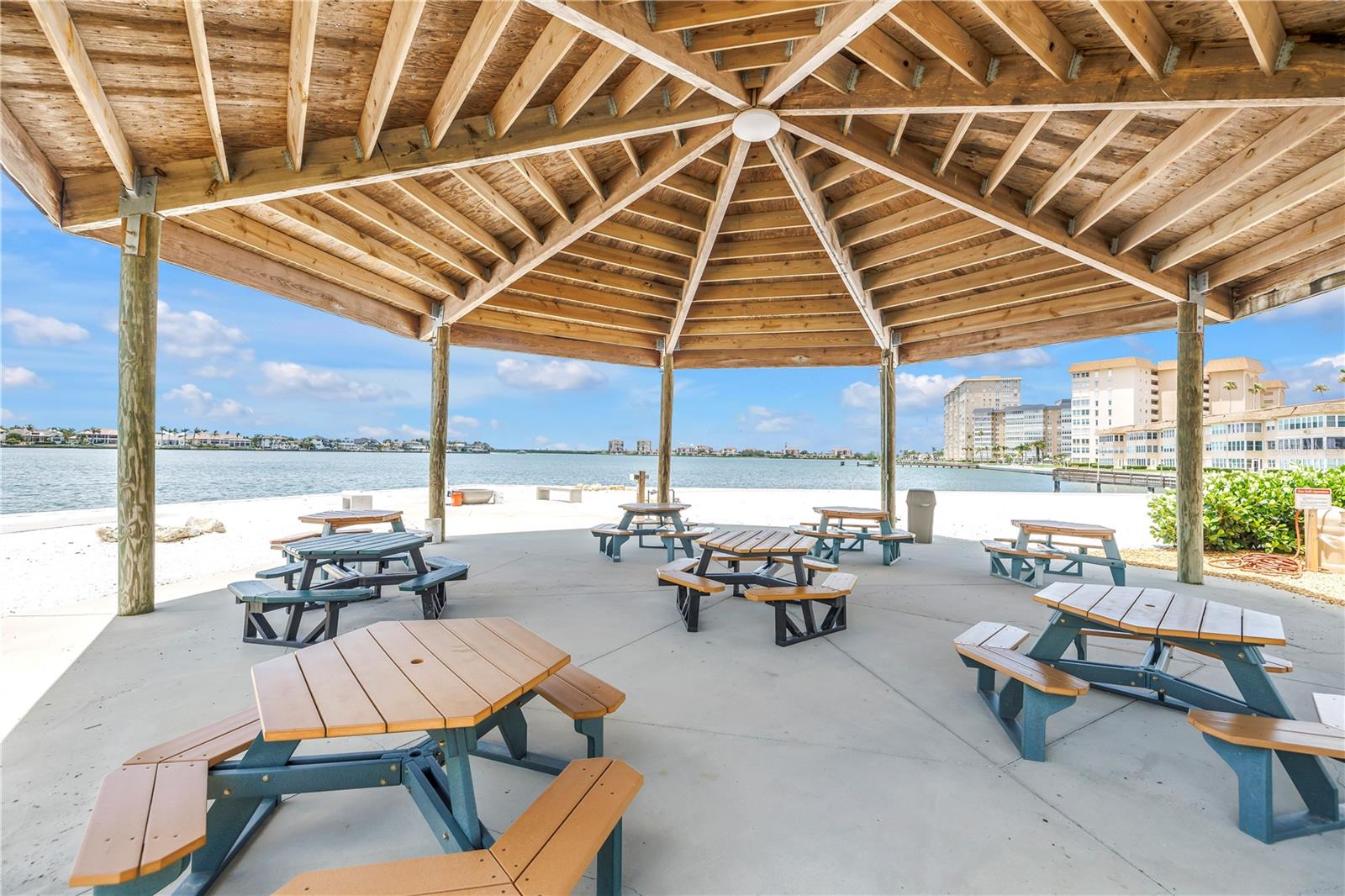 BAYWAY ISLES POINT BRITTANY FOUR - Residential