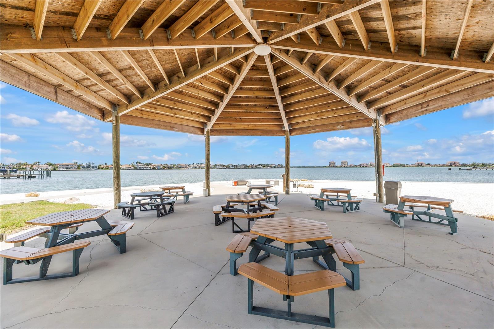 BAYWAY ISLES POINT BRITTANY FOUR - Residential