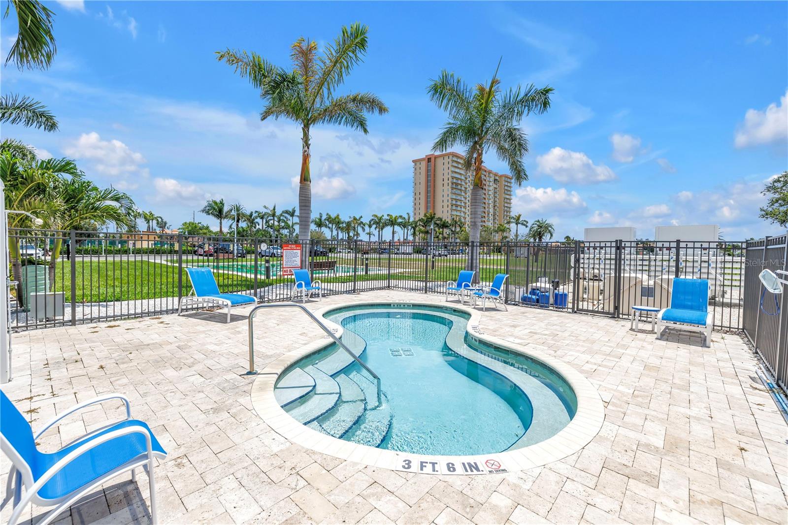 BAYWAY ISLES POINT BRITTANY FOUR - Residential