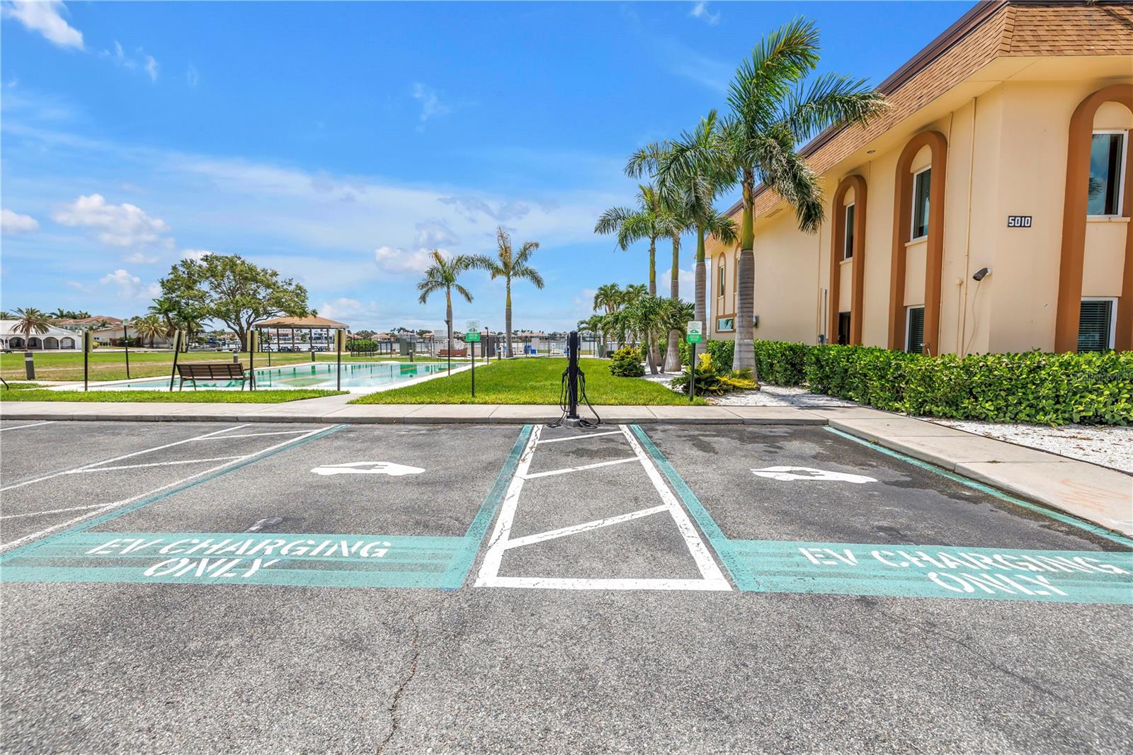 BAYWAY ISLES POINT BRITTANY FOUR - Residential