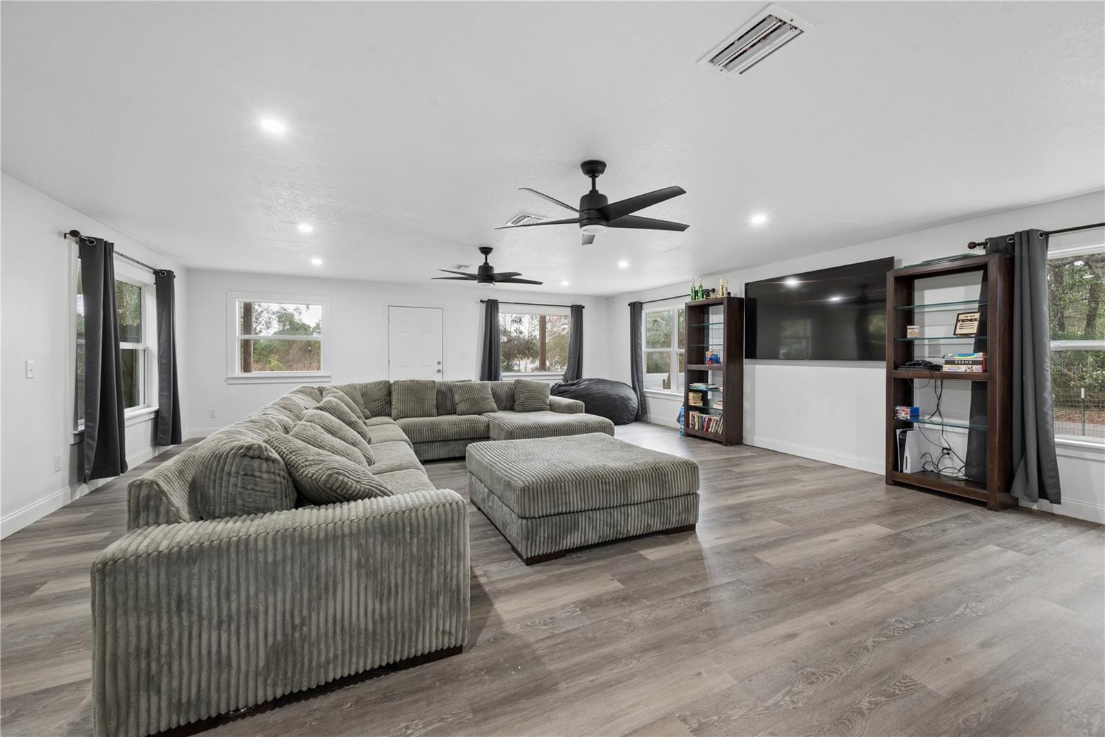 LAKEVIEW HLNDS - Residential