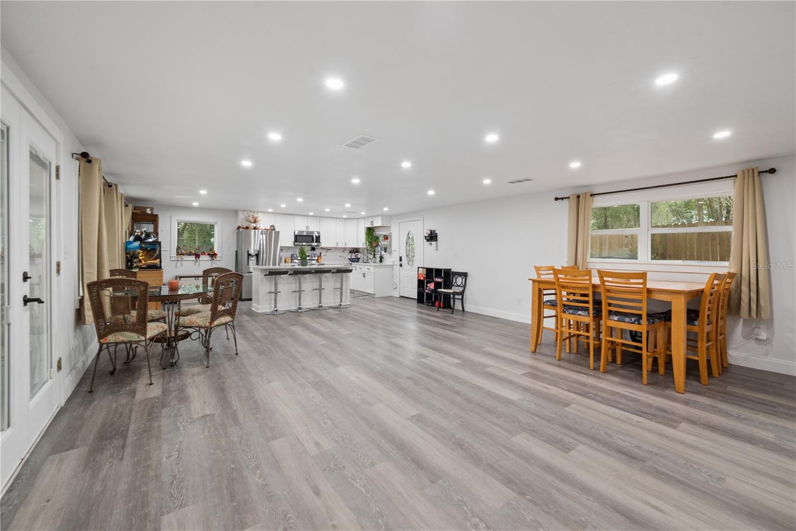 LAKEVIEW HLNDS - Residential