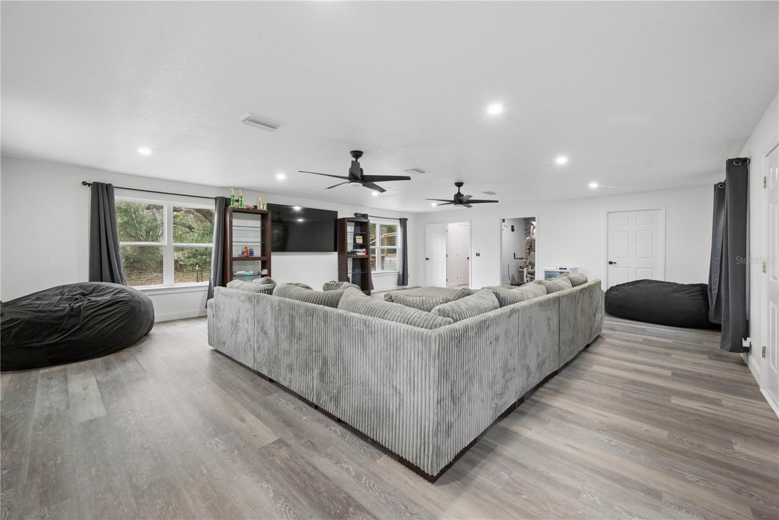 LAKEVIEW HLNDS - Residential