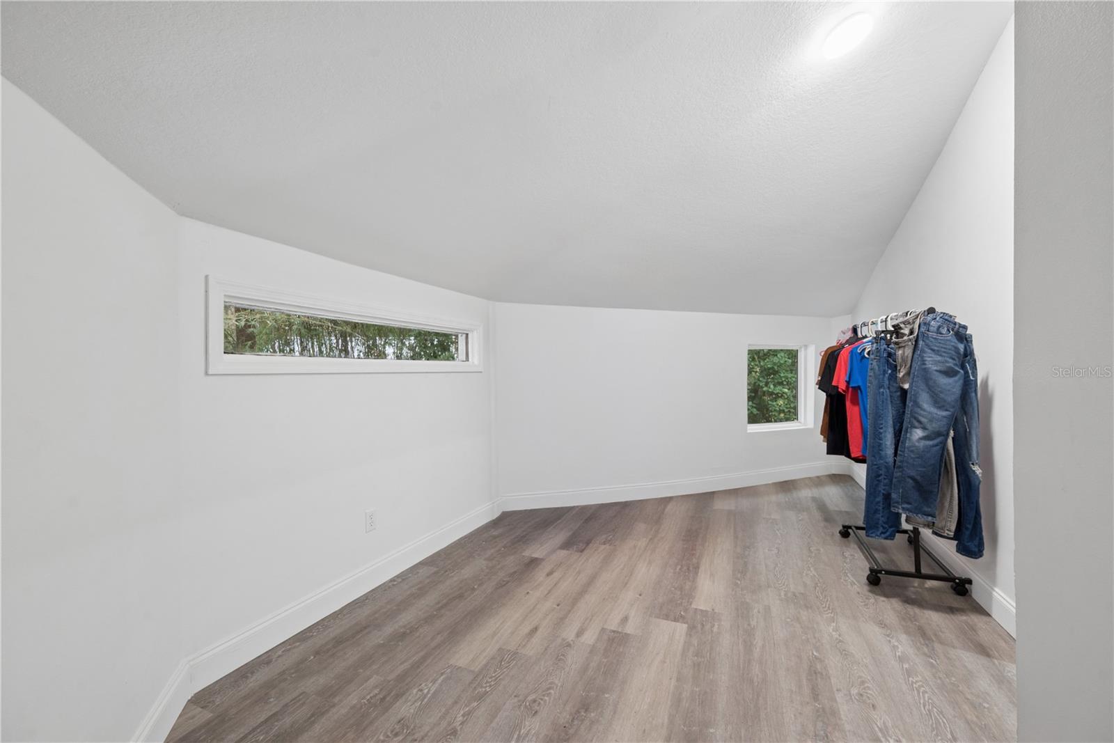 LAKEVIEW HLNDS - Residential