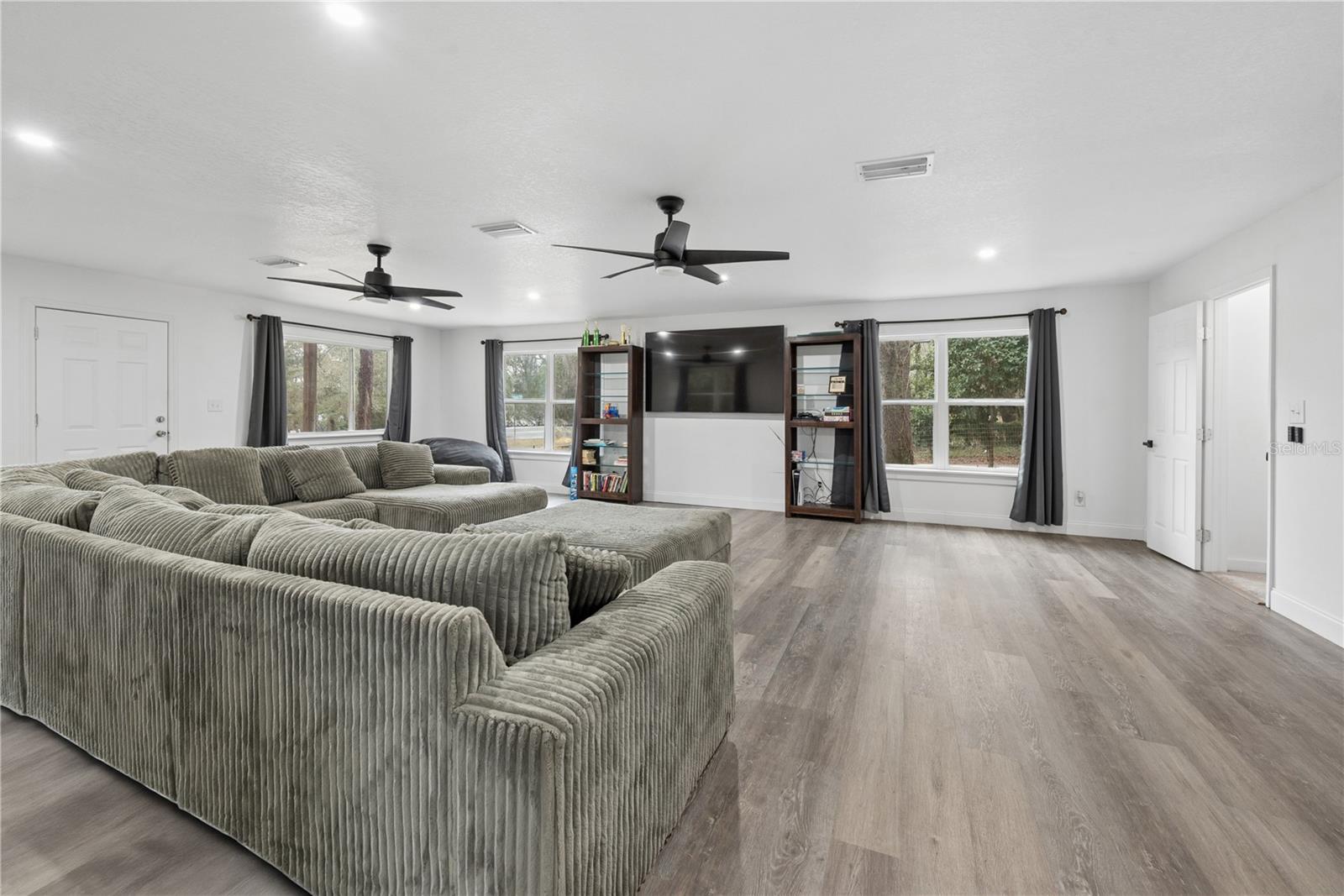 LAKEVIEW HLNDS - Residential