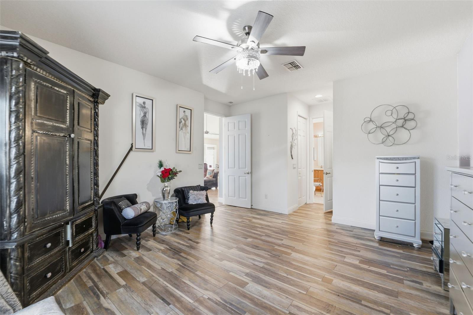 BRENTWOOD VILLAS 06 - Residential