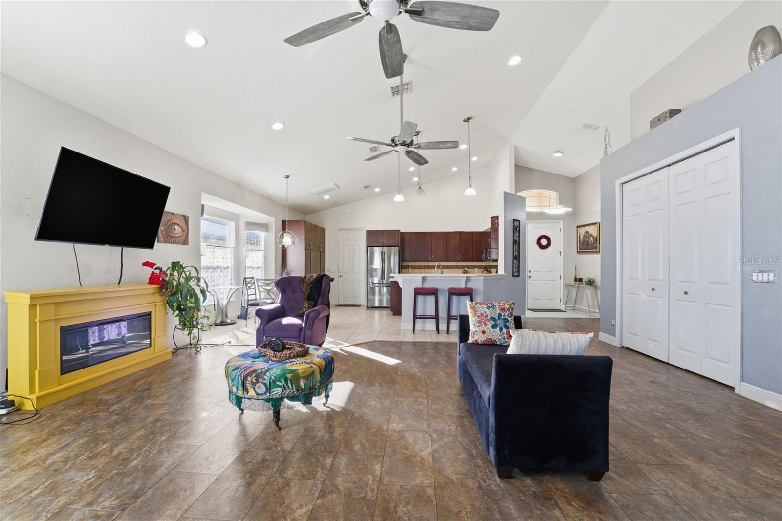 BRENTWOOD VILLAS 06 - Residential