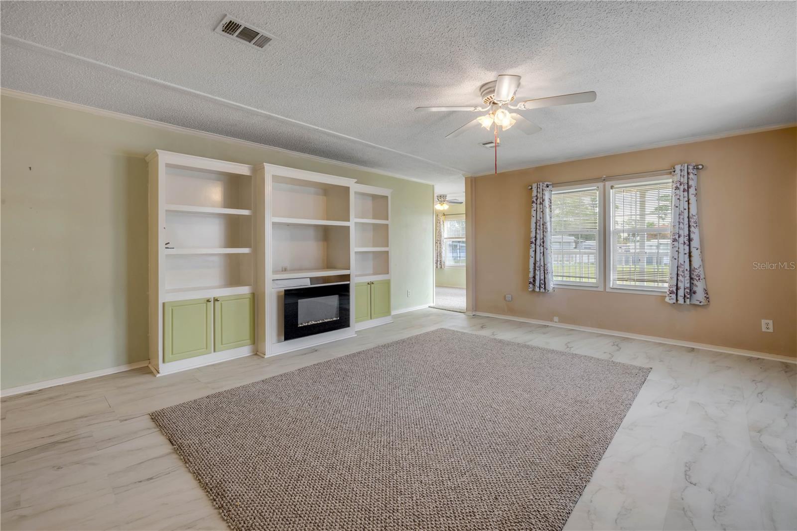 5412 ISABELLE AVENUE