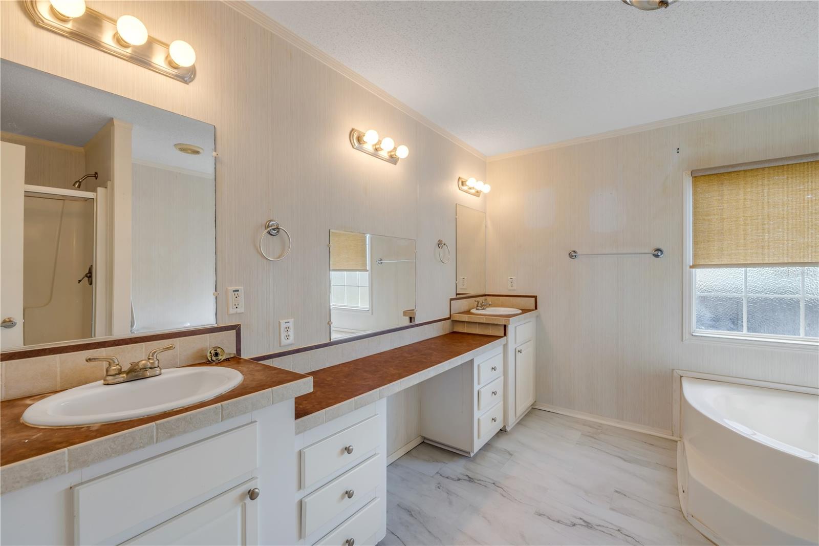 COMMONWEALTH MOBILE ESTATES - Residential