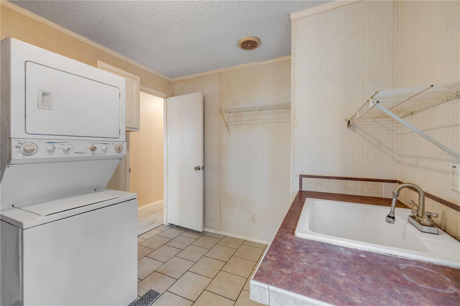 COMMONWEALTH MOBILE ESTATES - Residential