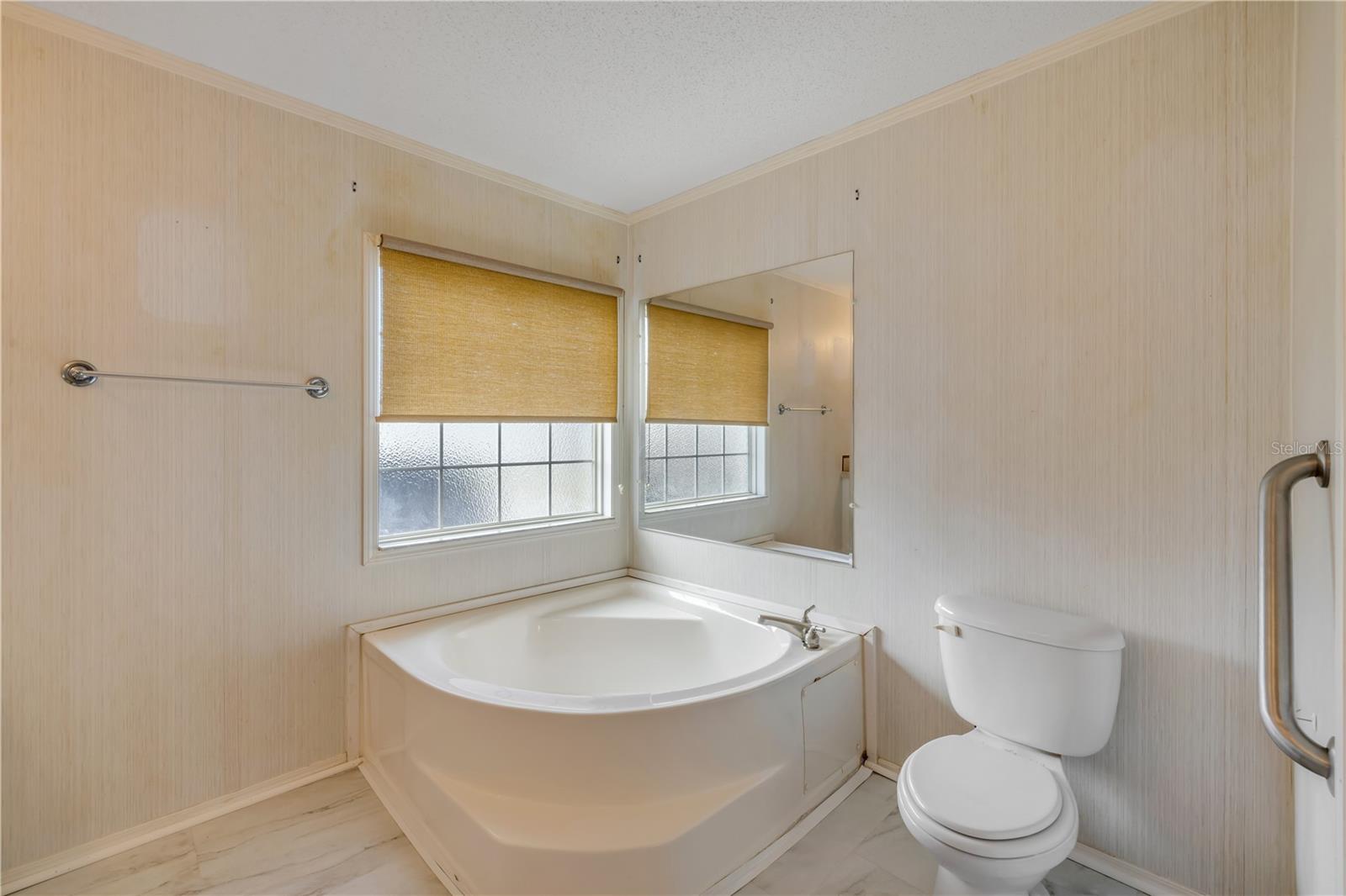 COMMONWEALTH MOBILE ESTATES - Residential