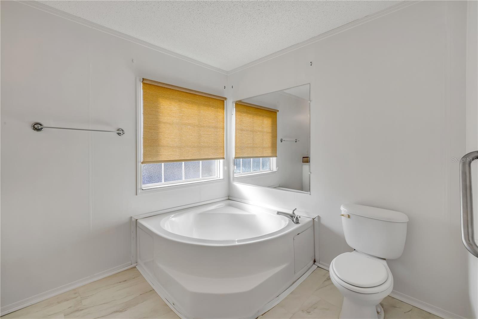 COMMONWEALTH MOBILE ESTATES - Residential