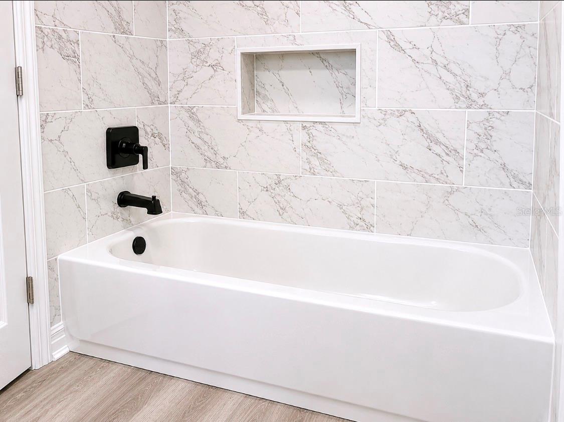QUEENS COVE PH 04 - Residential