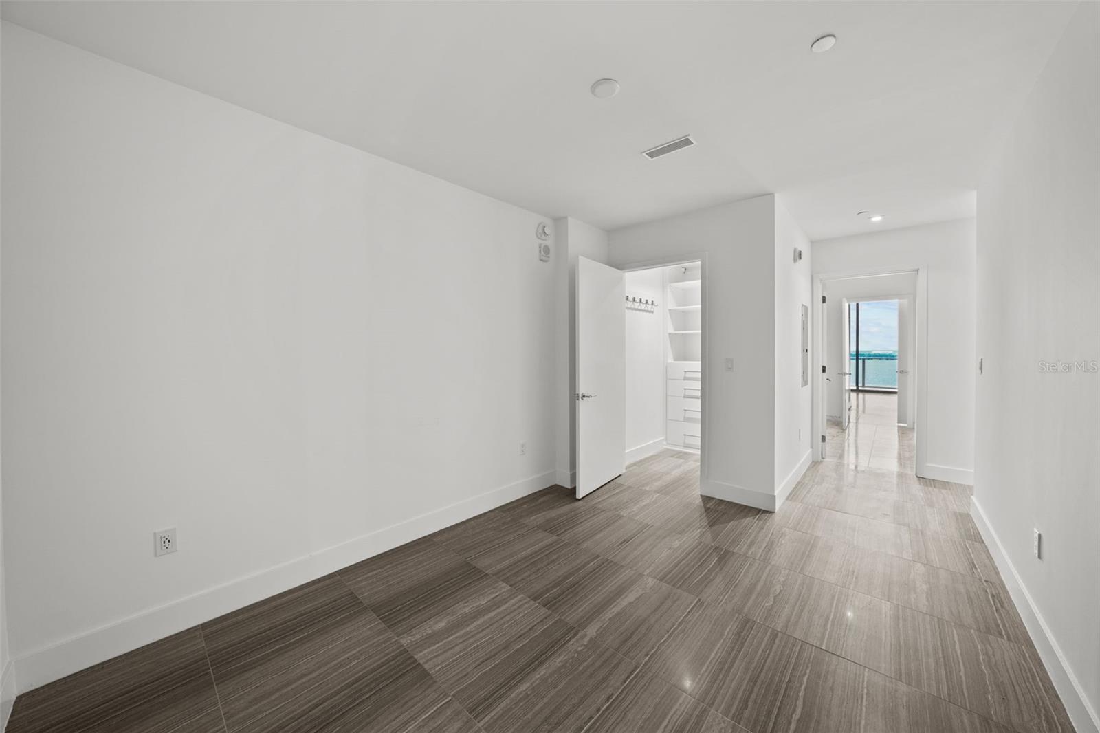 RITZ CARLTON RESIDENCES 2002 - Residential