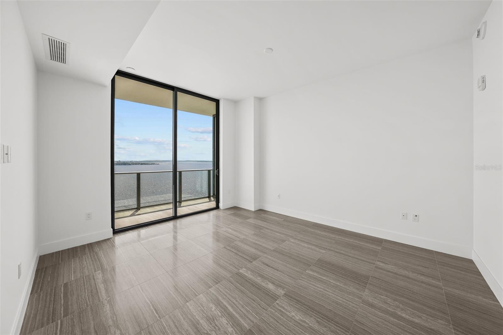 RITZ CARLTON RESIDENCES 2002 - Residential