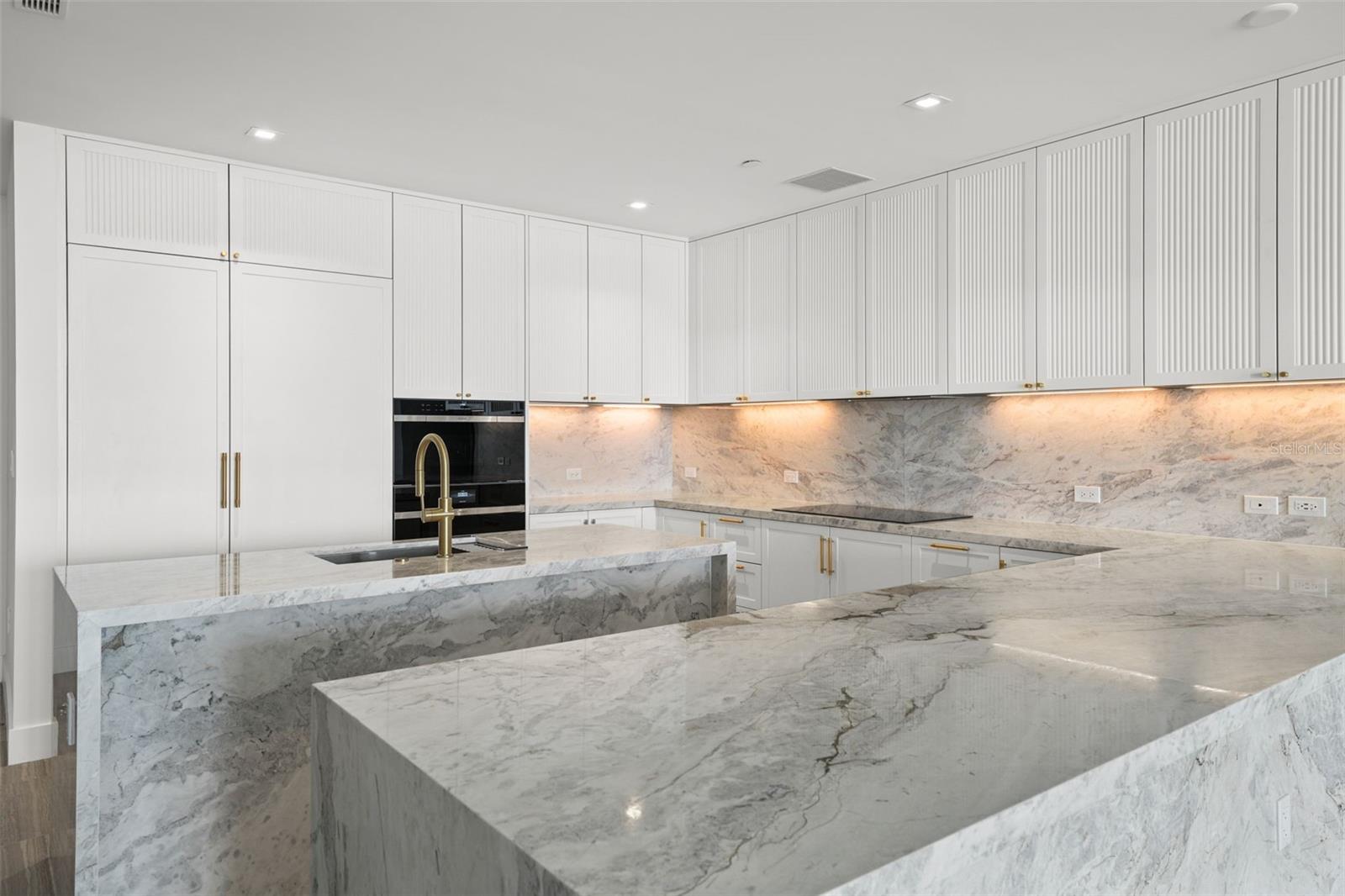 RITZ CARLTON RESIDENCES 2002 - Residential