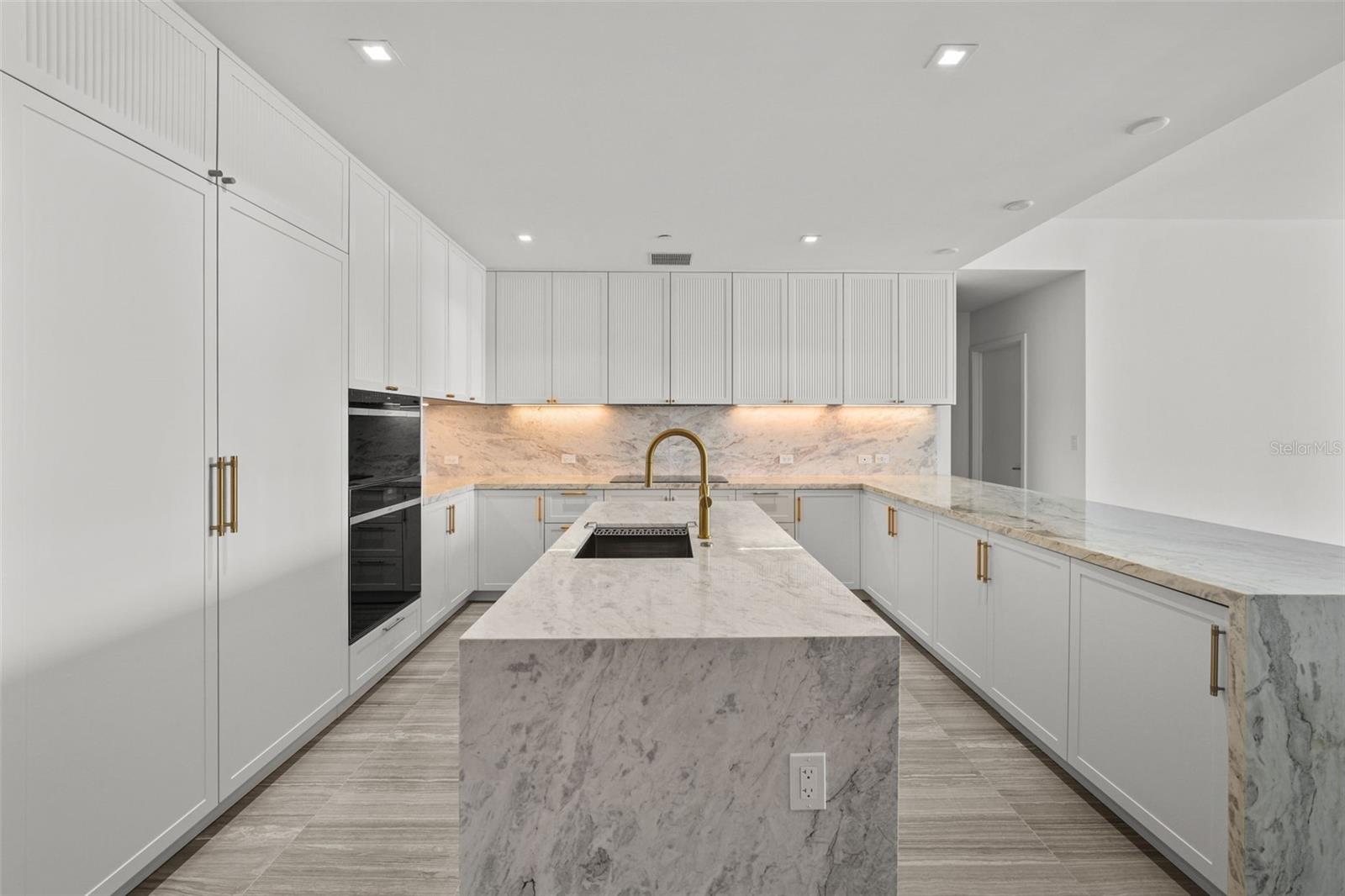 RITZ CARLTON RESIDENCES 2002 - Residential